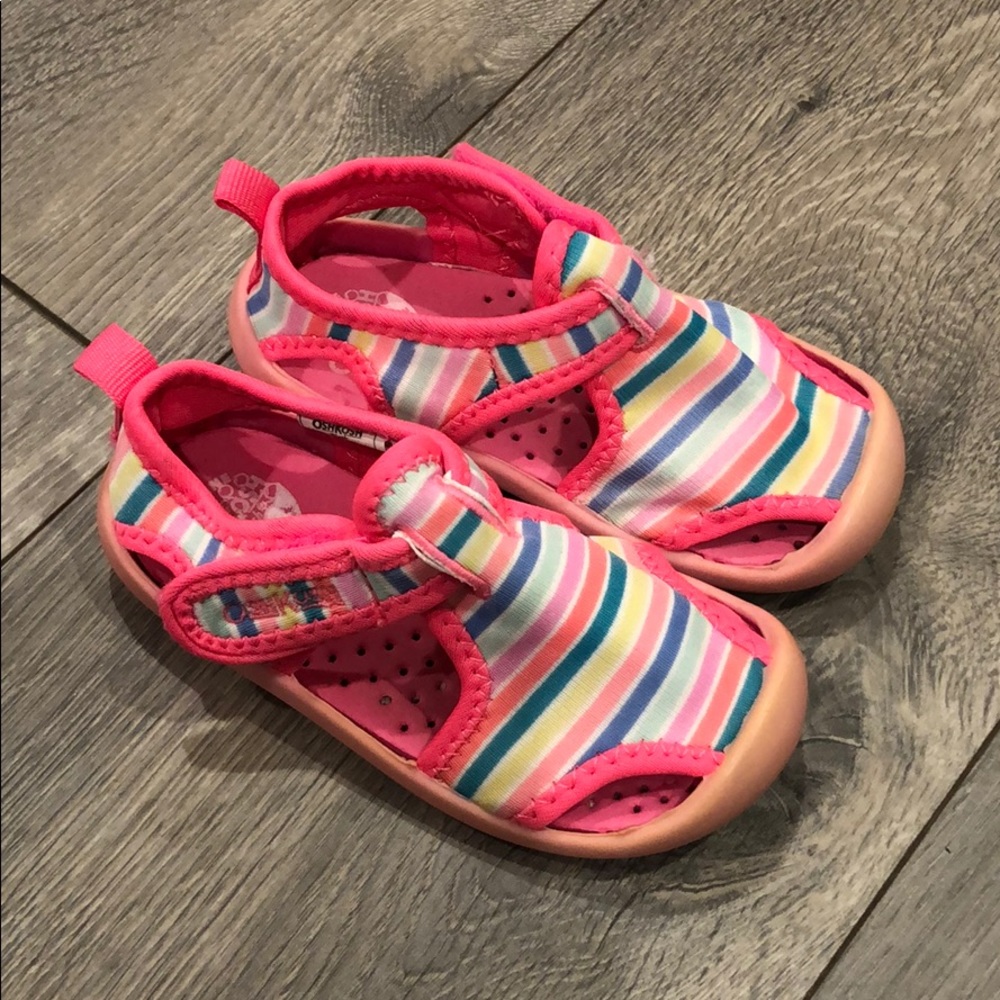 Toddler water shoes - hot pink